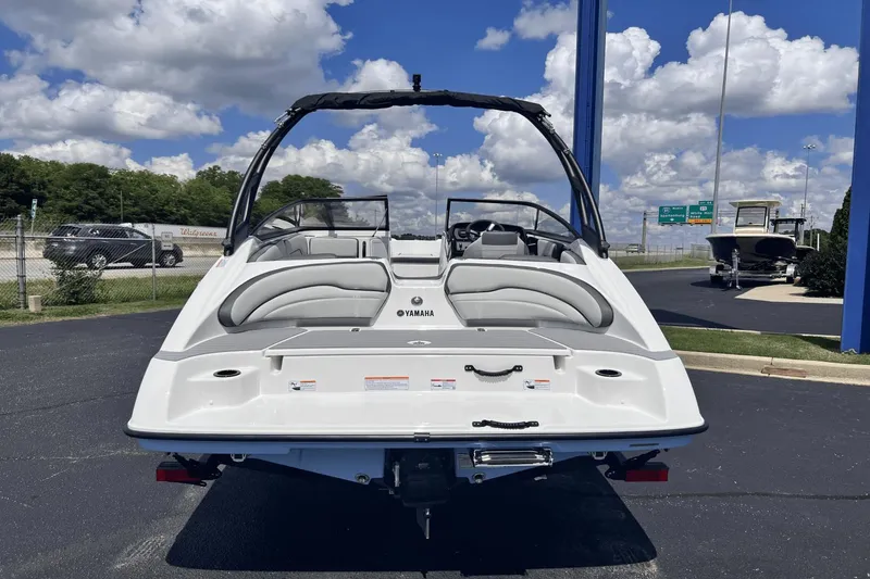 Slide: The Image of Yamaha AR190 2025 - 3