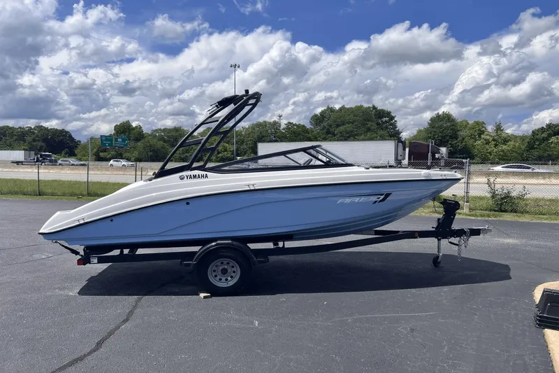 Slide: The Image of Yamaha AR190 2025 - 5