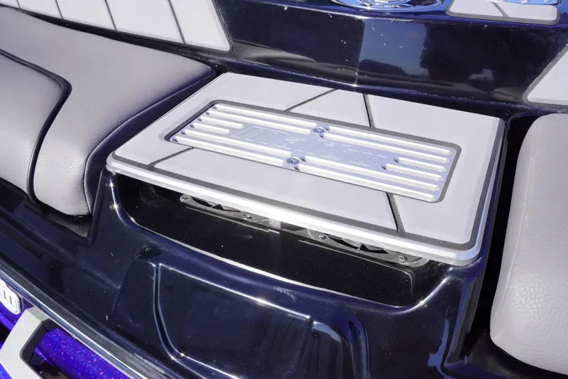 Slide: The Image of 2022 Malibu Wakesetter 23 LSV boat seating and deck detail. - 13