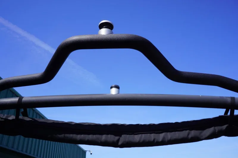 Slide: The Image of 2022 Malibu Wakesetter 23 LSV tower against clear blue sky. - 44