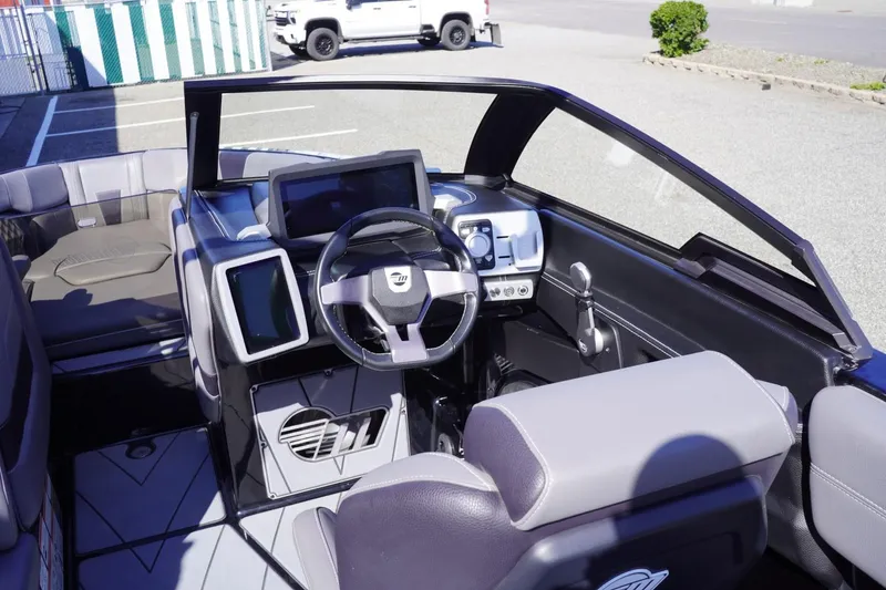 Slide: The Image of Malibu Wakesetter 23 LSV 2022 - 52