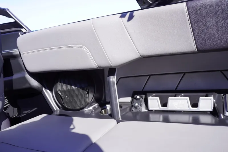 Slide: The Image of Malibu Wakesetter 23 LSV 2022 - 53