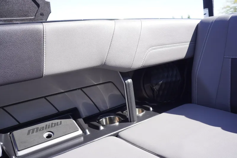 Slide: The Image of Malibu Wakesetter 23 LSV 2022 - 55