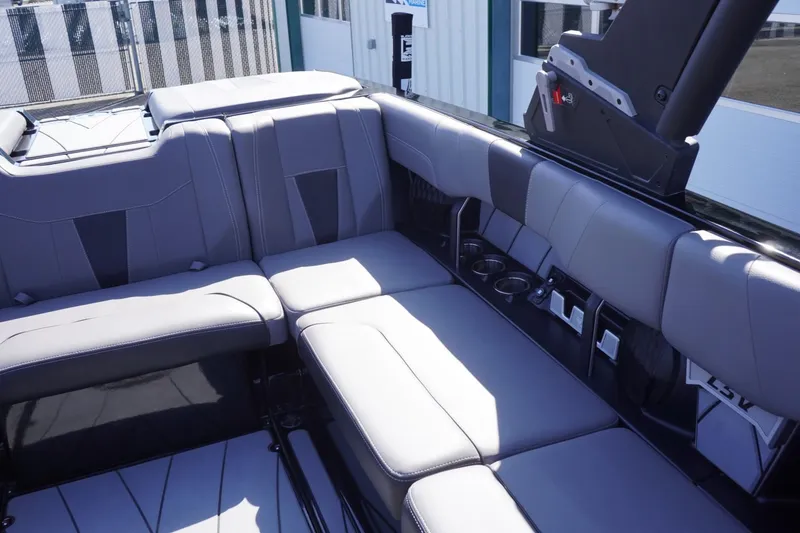 Slide: The Image of Malibu Wakesetter 23 LSV 2022 - 59