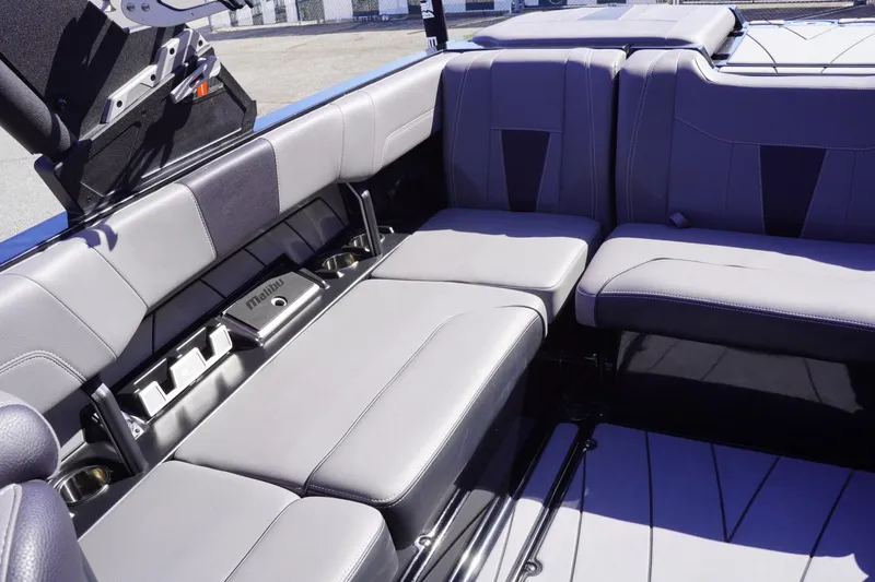 Slide: The Image of Malibu Wakesetter 23 LSV 2022 - 60