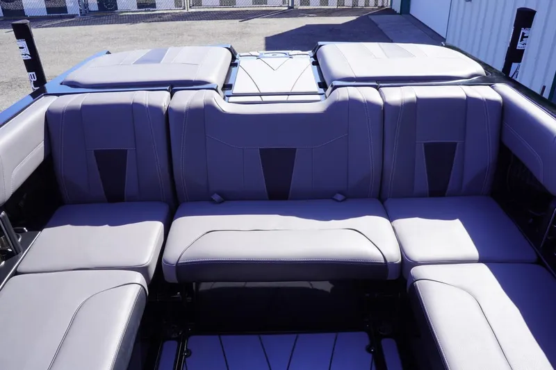 Slide: The Image of Malibu Wakesetter 23 LSV 2022 - 61