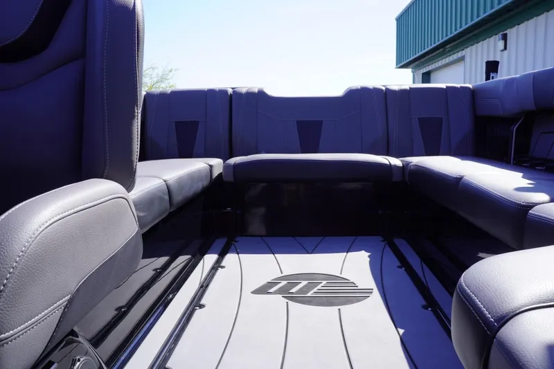 Slide: The Image of Malibu Wakesetter 23 LSV 2022 - 67