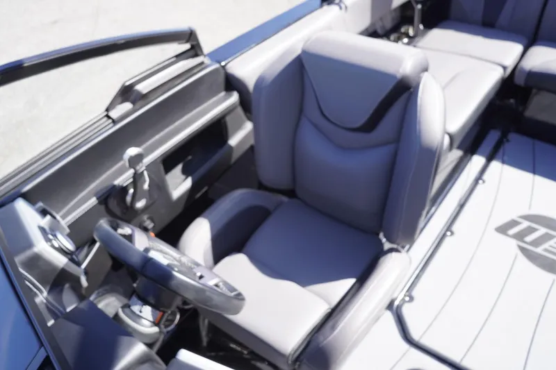 Slide: The Image of Malibu Wakesetter 23 LSV 2022 - 68