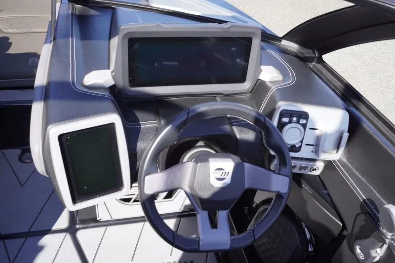 Slide: The Image of Malibu Wakesetter 23 LSV 2022 - 71