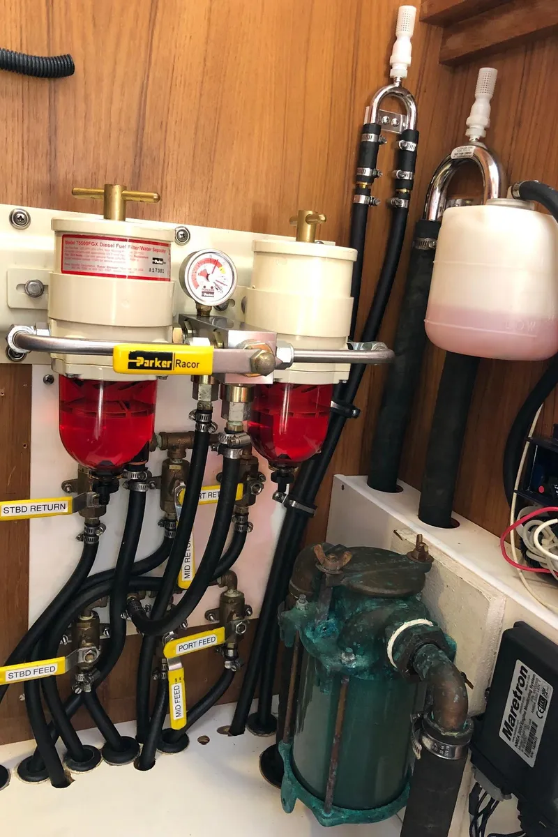 Slide: The Image of Easy access to select fuel tanks - 16