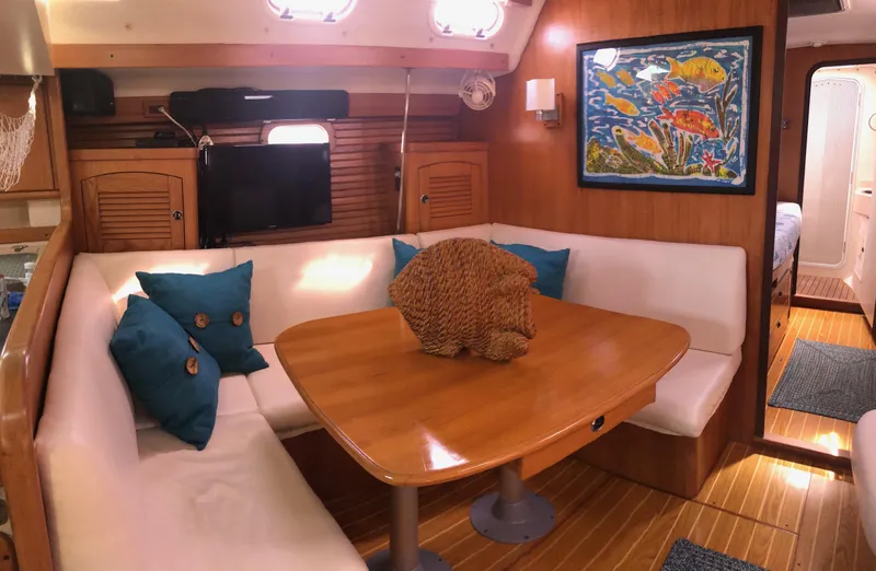 Slide: The Image of Port dinette - 2