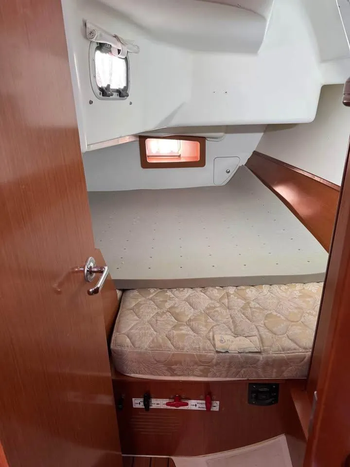 Slide: The Image of 2008 Beneteau Oceanis Clipper 343 cabin interior with bed and porthole. - 7