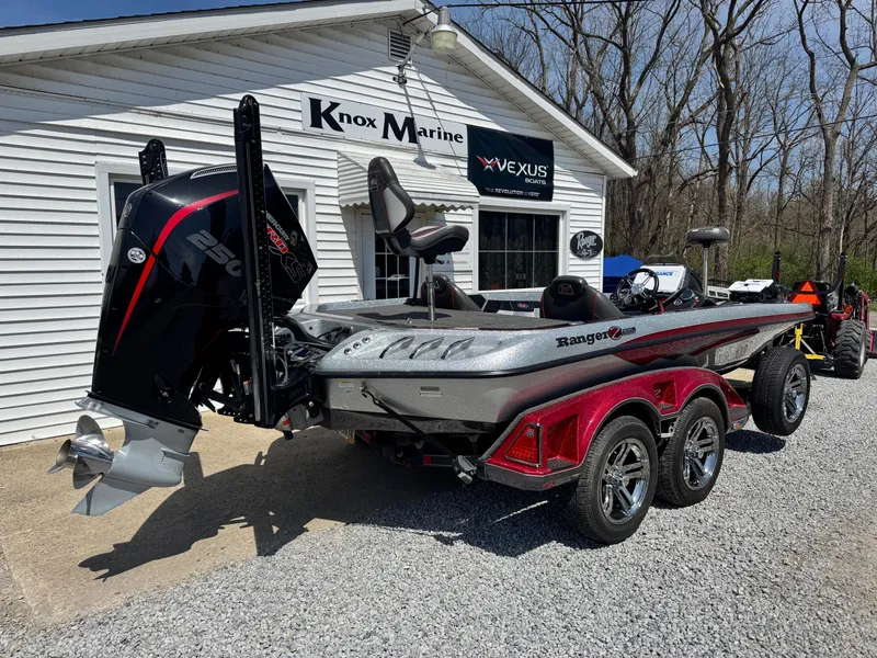 Slide: The Image of 2020 Ranger Z520C boat at Knox Marine dealership, featuring sleek design and powerful engine. - 3