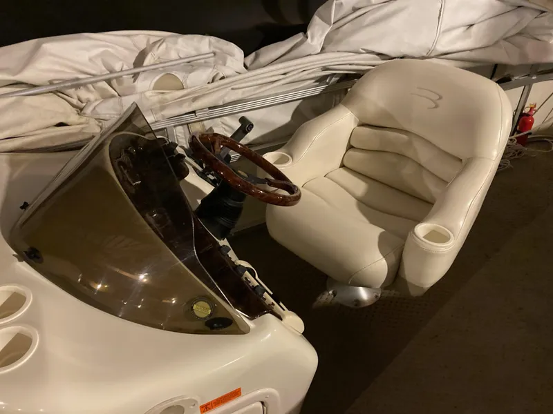 Slide: The Image of 2003 Bennington 2275RL boat interior with steering wheel and captain's chair. - 14