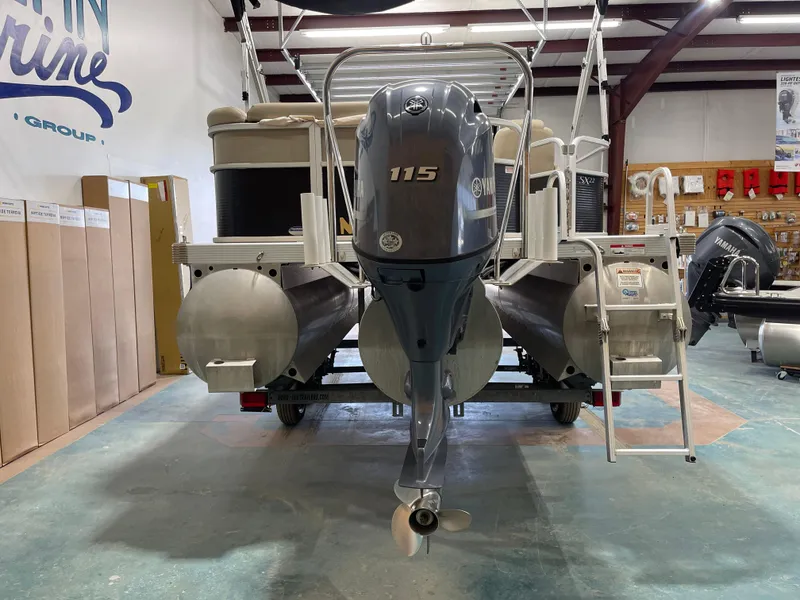 Slide: The Image of 2016 Bennington 22SX pontoon boat with Yamaha 115 engine in showroom. - 9