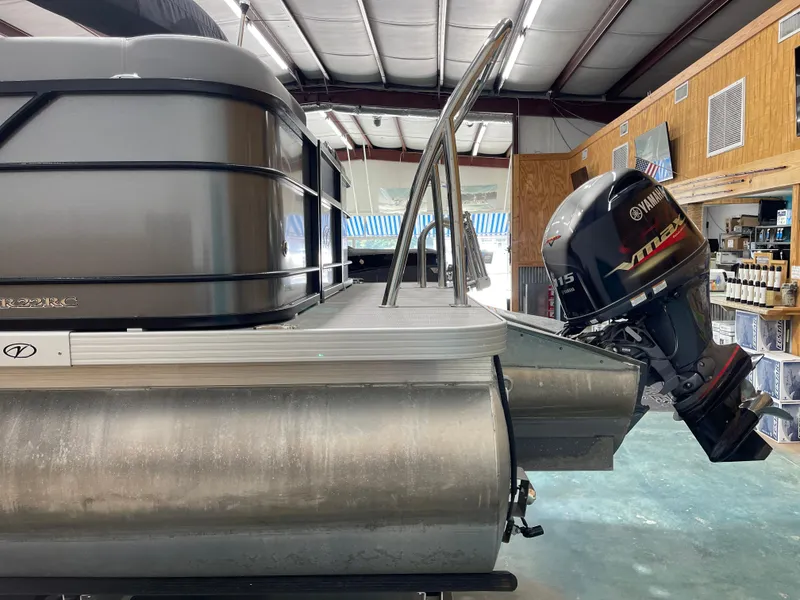 Slide: The Image of 2021 Veranda VR22RC pontoon boat with Yamaha VMAX 115 outboard motor in showroom. - 9