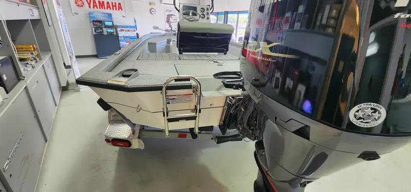 Slide: The Image of 2025 Vexus ACX2000 boat with Yamaha engine in showroom, featuring sleek design and modern features. - 5