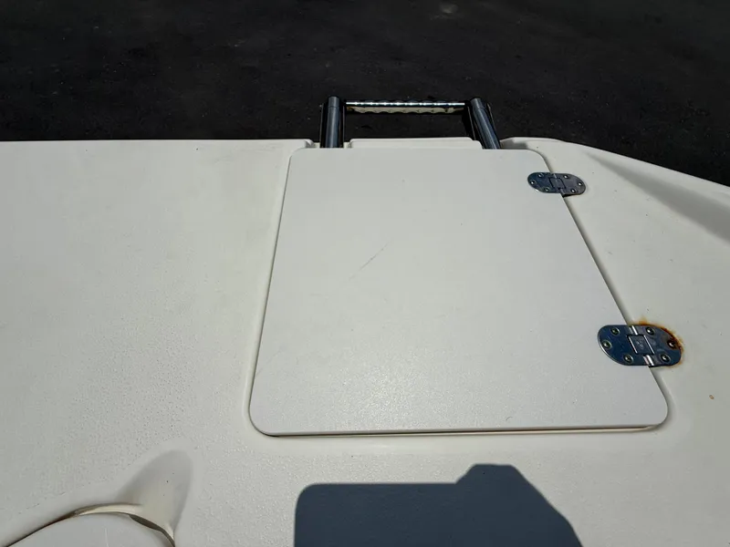 Slide: The Image of 2014 NauticStar 203DC Sport Deck boat with closed hatch and ladder. - 37