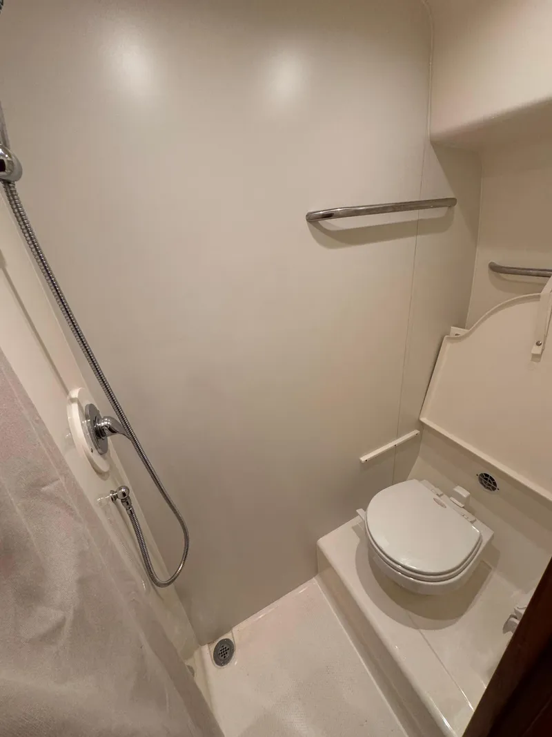 Slide: The Image of Tiara 4300 Sovran 2006 - 25