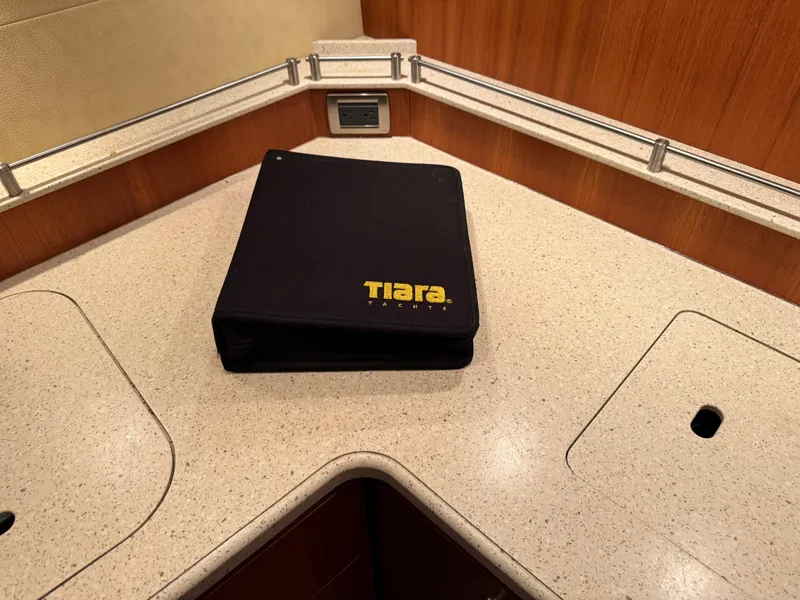 Slide: The Image of Tiara 4300 Sovran 2006 - 28