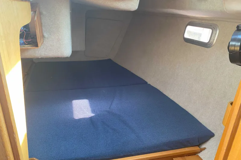 Slide: The Image of Interior cabin of 1988 Kirie 286 sailboat with blue bedding and small window. - 15