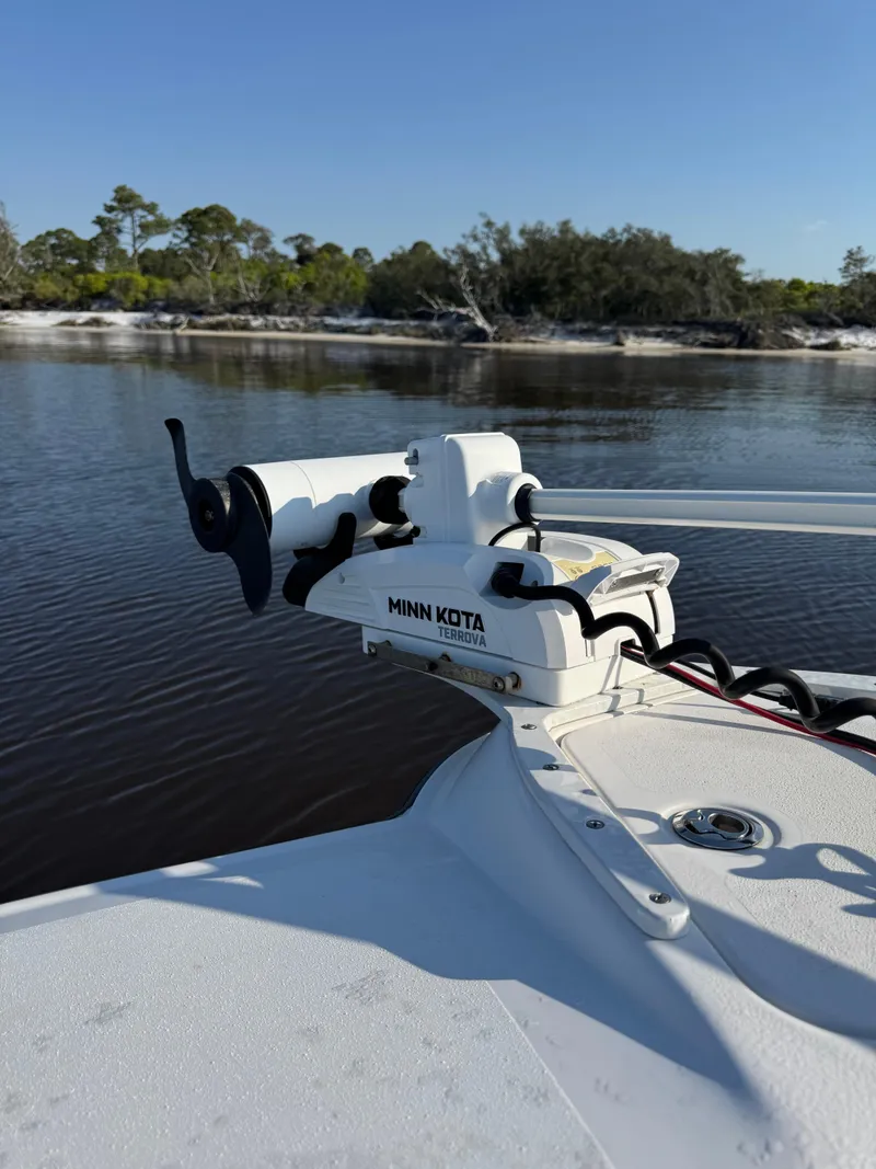 Slide: The Image of 2023 Twin Vee 280 GFX CC boat with Minn Kota trolling motor on calm water. - 22