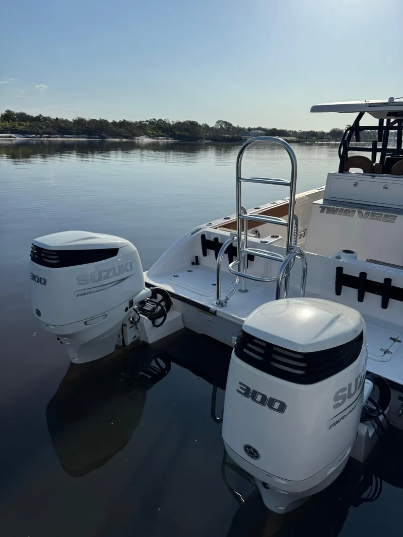 Slide: The Image of Twin Vee 280 GFX CC 2023 - 52