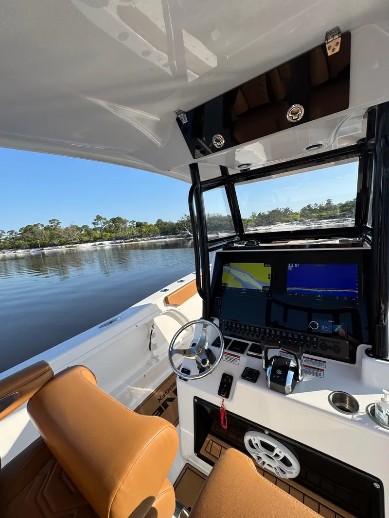 Slide: The Image of Twin Vee 280 GFX CC 2023 - 54