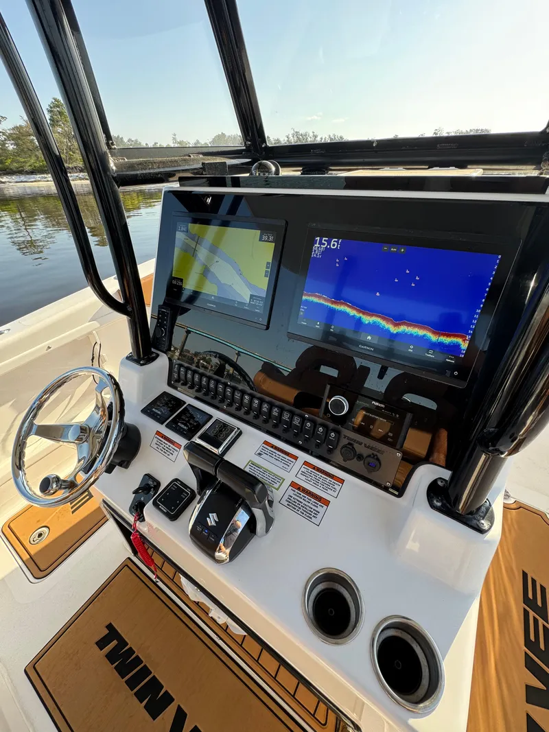 Slide: The Image of Twin Vee 280 GFX CC 2023 - 56