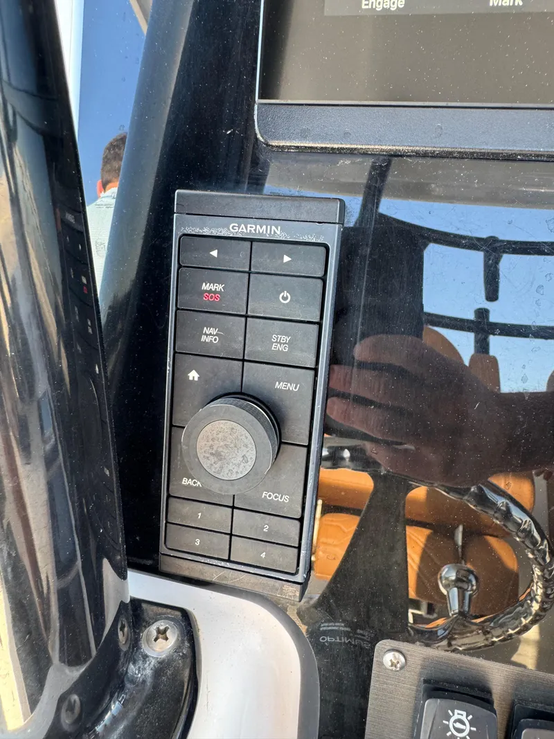 Slide: The Image of Twin Vee 280 GFX CC 2023 - 61