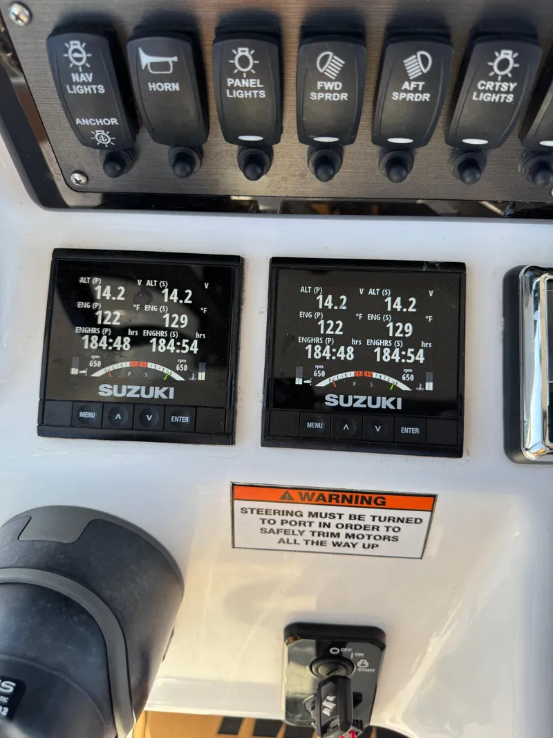 Slide: The Image of Twin Vee 280 GFX CC 2023 - 64