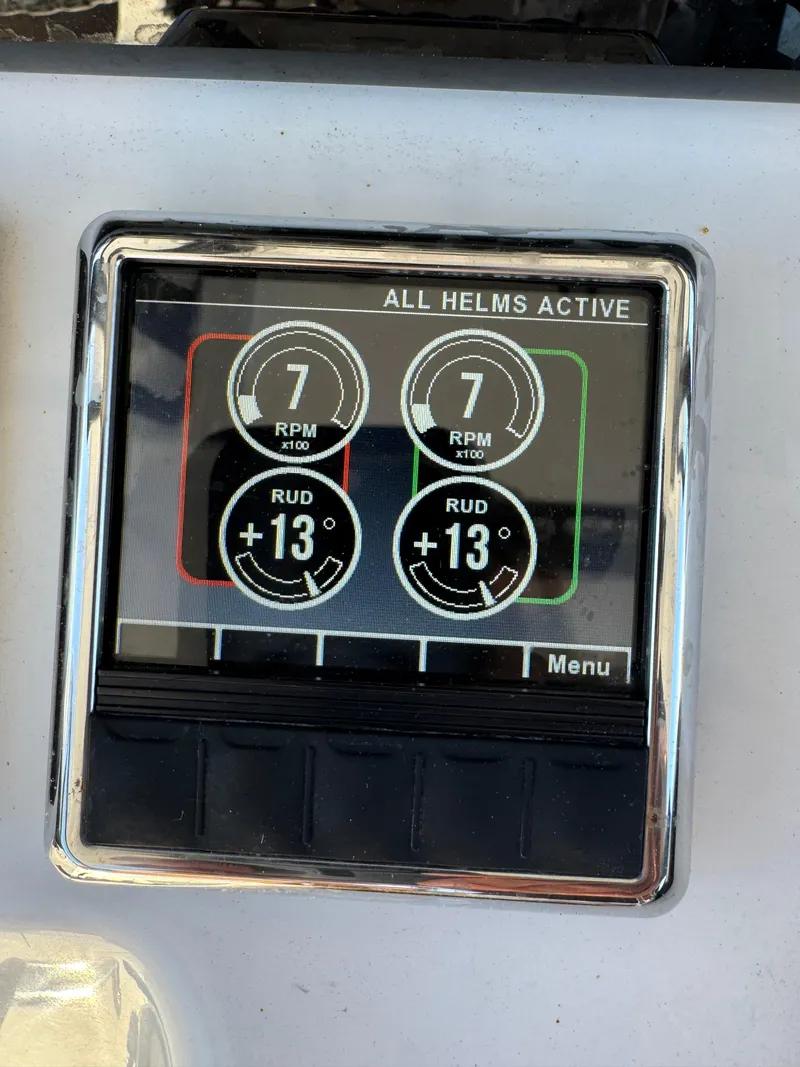 Slide: The Image of Twin Vee 280 GFX CC 2023 - 66