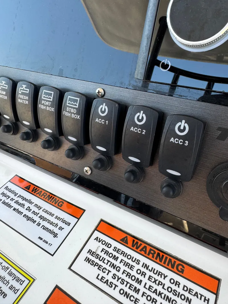 Slide: The Image of Twin Vee 280 GFX CC 2023 - 67