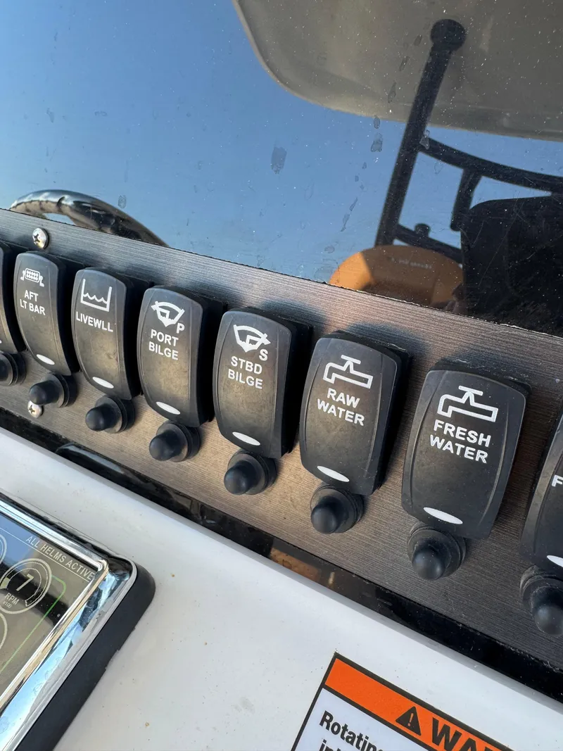 Slide: The Image of Twin Vee 280 GFX CC 2023 - 68