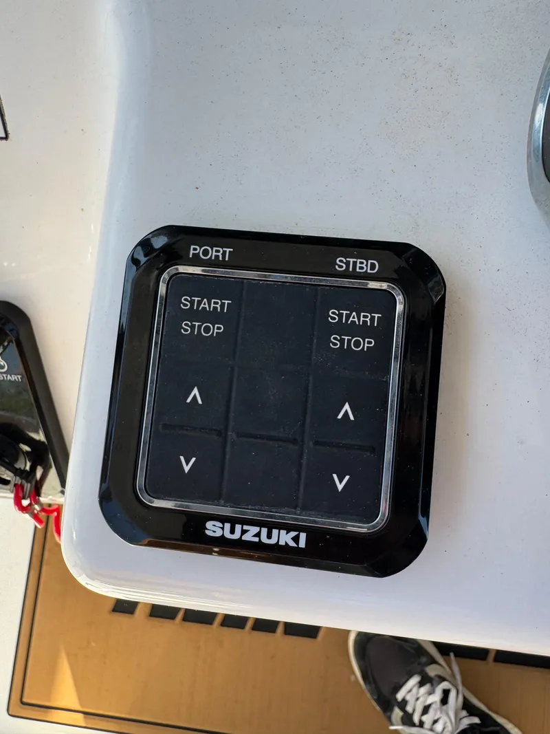 Slide: The Image of Twin Vee 280 GFX CC 2023 - 70