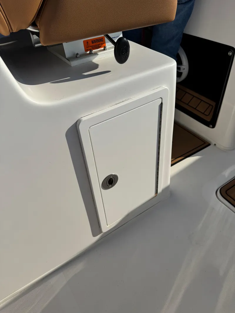 Slide: The Image of Twin Vee 280 GFX CC 2023 - 75