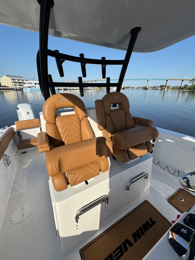 Slide: The Image of Twin Vee 280 GFX CC 2023 - 77