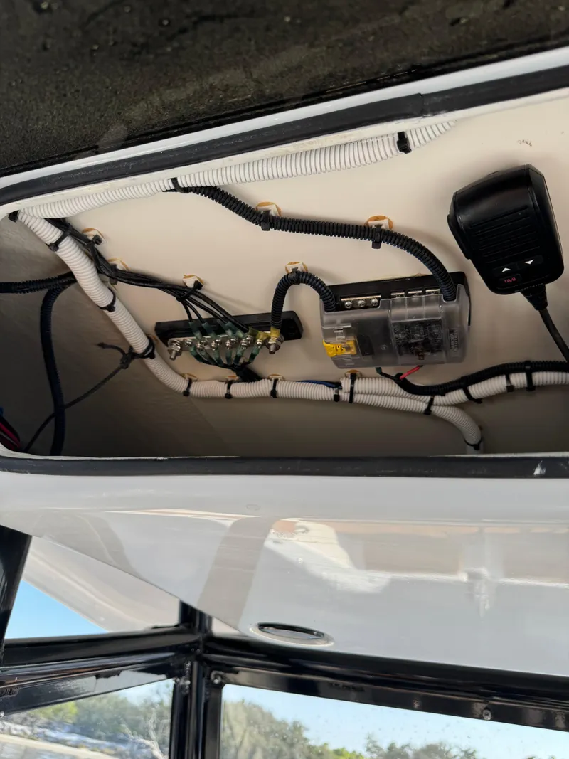 Slide: The Image of Twin Vee 280 GFX CC 2023 - 84