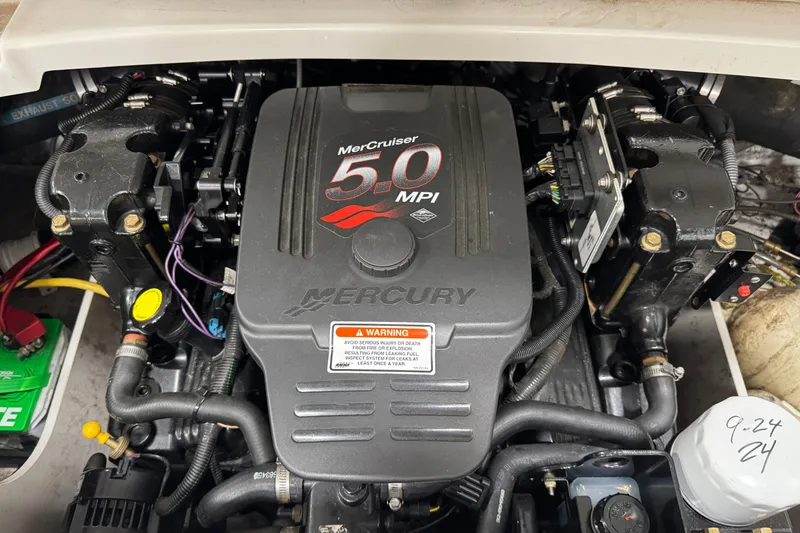 Slide: The Image of MerCruiser 5.0 MPI engine in a 2006 Crownline 21 Classic boat. - 17