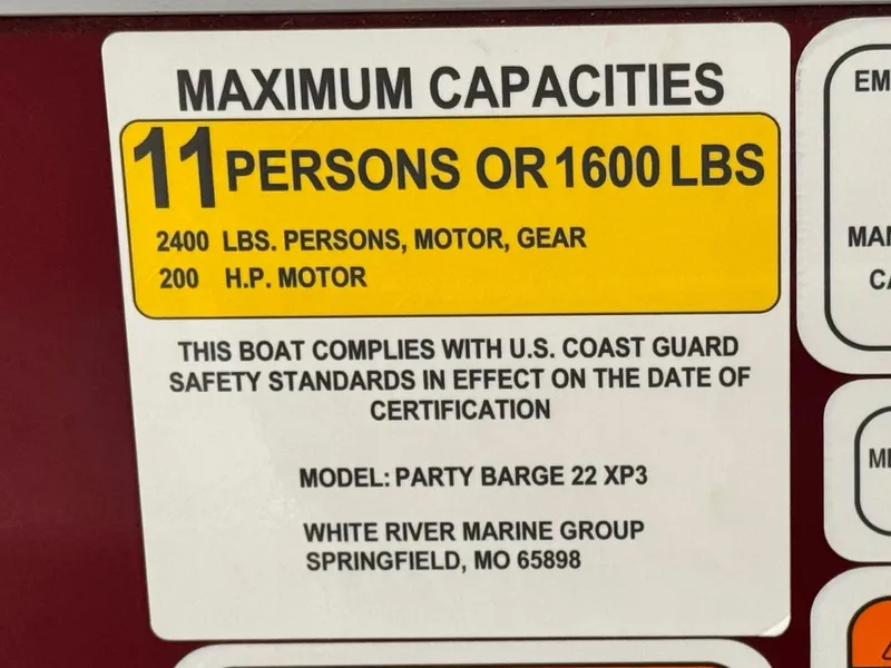 Slide: The Image of Capacity label for 2021 Sun Tracker Party Barge 22 DLX XP3, 11 persons or 1600 lbs. - 23