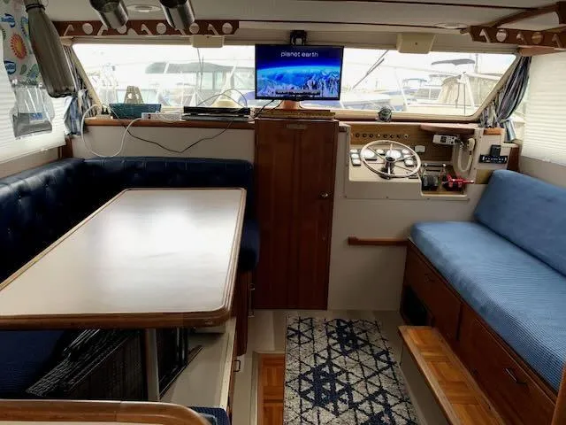 Slide: The Image of Tollycraft 30 Sport 1988 - 17