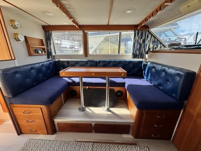 Slide: The Image of Tollycraft 30 Sport 1988 - 18