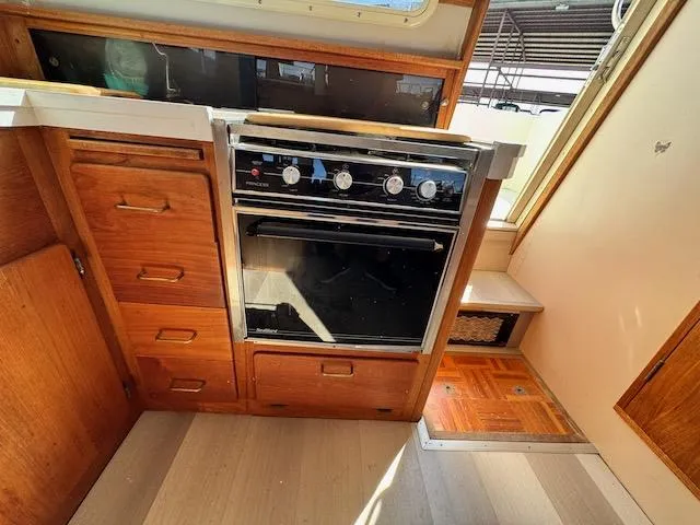 Slide: The Image of Tollycraft 30 Sport 1988 - 22