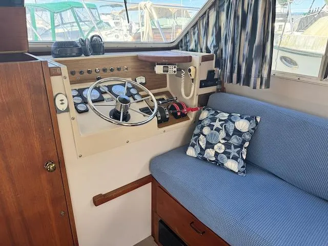 Slide: The Image of Tollycraft 30 Sport 1988 - 27