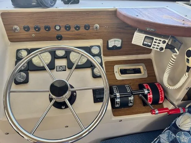 Slide: The Image of Tollycraft 30 Sport 1988 - 28