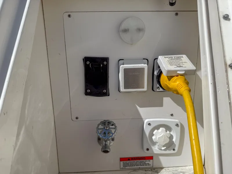 Slide: The Image of Sea Ray 330 Sundancer 2010 - 11