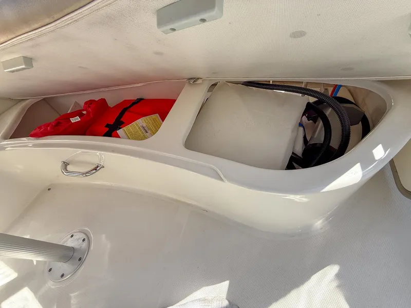 Slide: The Image of Sea Ray 330 Sundancer 2010 - 15