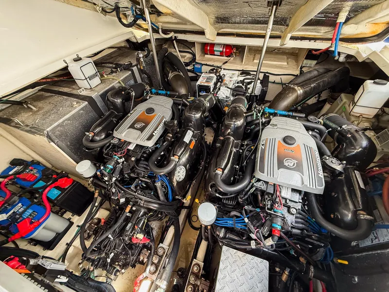 Slide: The Image of Sea Ray 330 Sundancer 2010 - 37