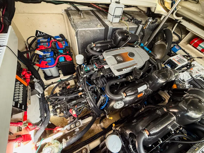 Slide: The Image of Sea Ray 330 Sundancer 2010 - 38