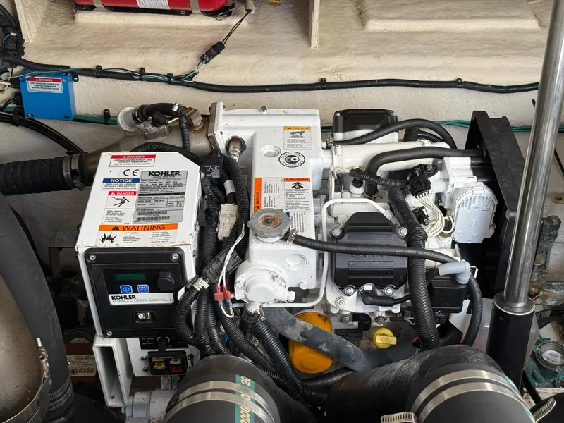 Slide: The Image of Sea Ray 330 Sundancer 2010 - 40